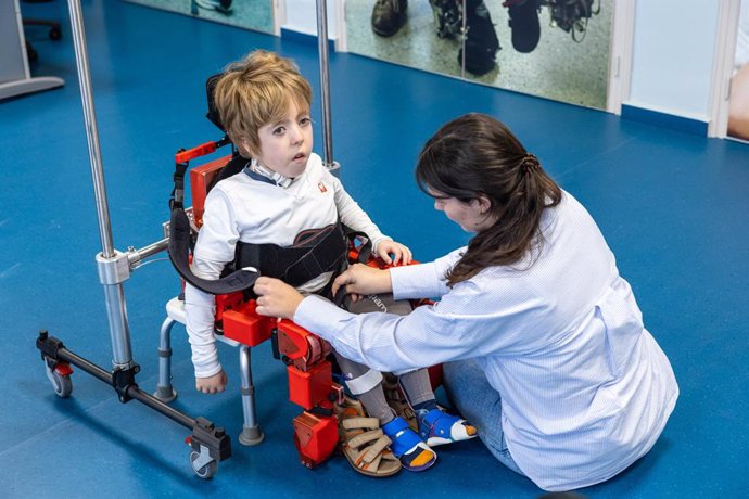 Archivo - Elena García Armada recibe la nominación al Premio Inventor Europeo 2022 por la creación de un exoesqueleto adaptable para niños