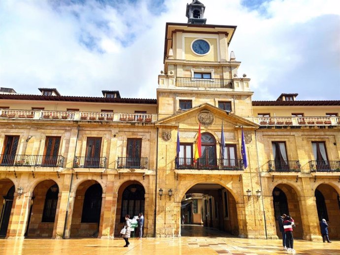 Archivo - Plaza del Ayuntamiento de Oviedo.