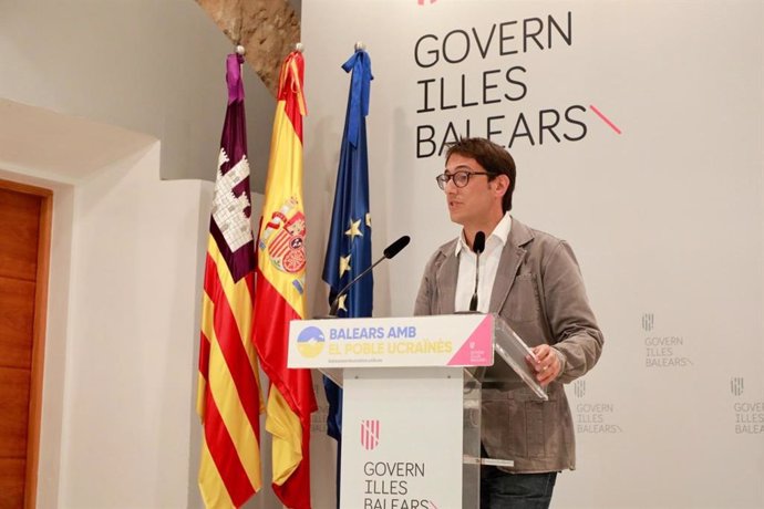 El conseller de Modelo Económico, Turismo y Trabajo, Iago Negueruela, en rueda de prensa.