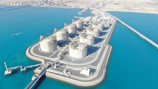 Obra de construcción de ocho tanques de gas natural licuado (GNL) en Kuwait