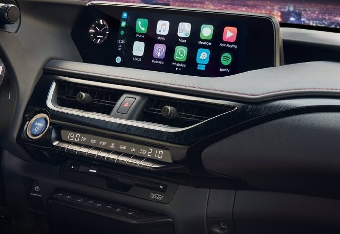 Archivo - Sistema Apple CarPlay en un vehículo de Lexus