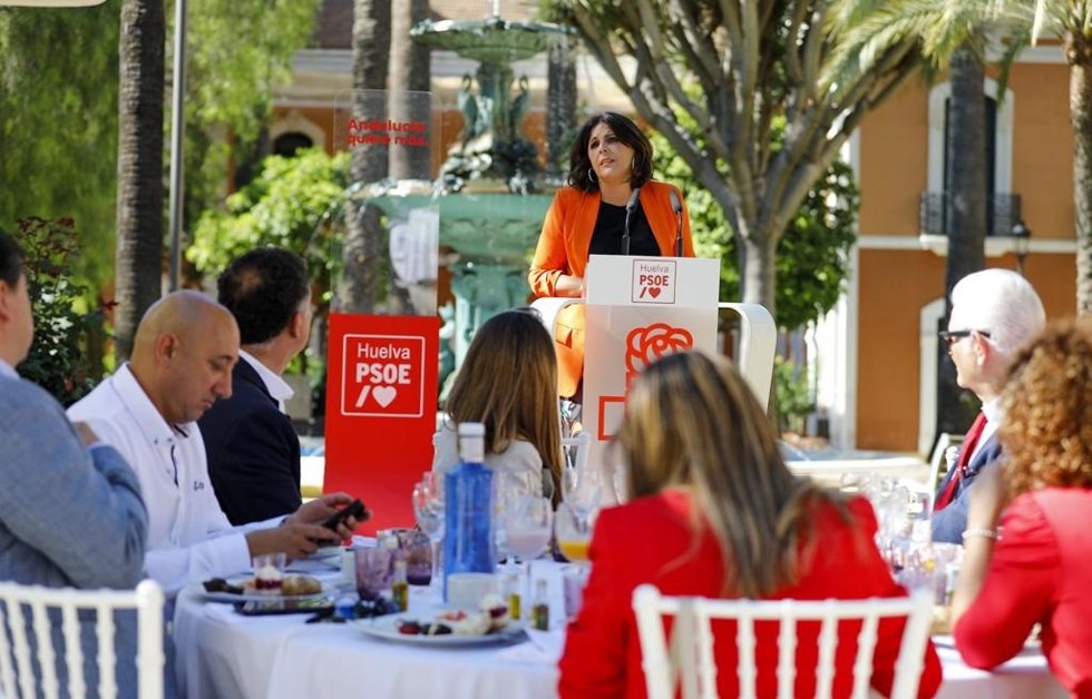 La portavoz del Grupo Socialista en el Parlamento andaluz, Ángeles Férriz, en la presentación del proyecto político del PSOE de Huelva para la provincia para las elecciones autonómicas.