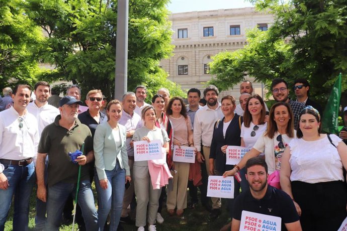 Los representantes del PP regional, en la manifestación celebrada en Alicante
