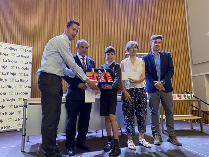 El alumno Mateo Martínez Hernández, que cursa 1 de ESO en el Colegio Alcaste - Las Fuentes, de Nalda, representará este año a la Comunidad Autónoma de La Rioja en el concurso '¿Qué es un Rey para ti?'