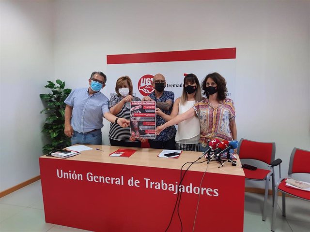 Representantes de UGT-SP en rueda de prensa para anunciar concentraciones para protestar por la situación de la negociación colectiva por parte de la Junta de Extremadura