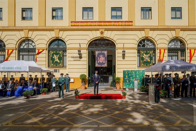 El delegado del Gobierno en Andalucía, Pedro Fernández, junto con el general de Brigada Jefe de la IV Zona de la Guardia Civil, Alfonso Rodríguez, presiden los actos conmemorativos del 178 aniversario de la fundación de la Benemérita.