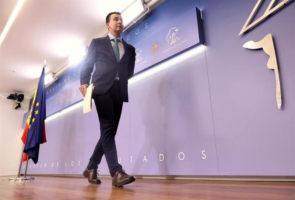 El portavoz del PSOE en el Congreso, Héctor Gómez, tras una Junta de Portavoces en el Congreso