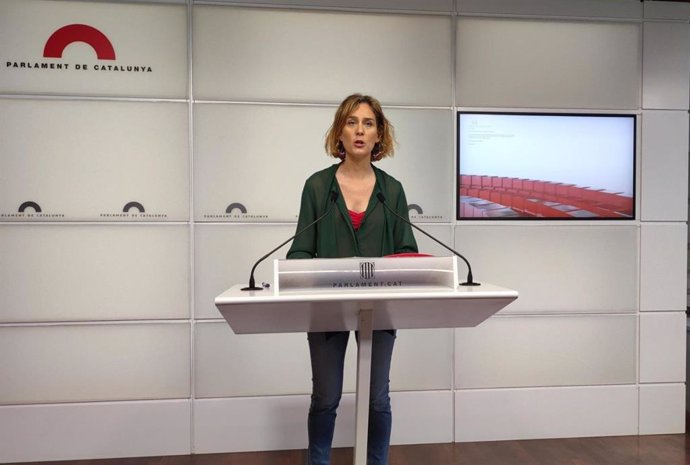La líder de los comuns en el Parlament, Jéssica Albiach, en rueda de prensa en la Cámara catalana