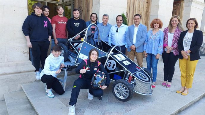 IES Pedro Mercedes de Cuenca presenta el vehículo eléctrico con el que luchará por ganar en el campeonato Euskelec