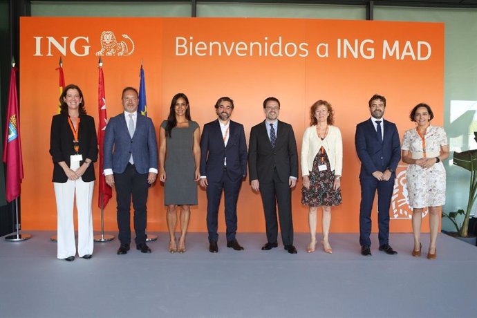 El consejero delegado de ING España y Portugal, Ignacio Juliá; el consejero de Economía, Javier Fernández-Lasquetty, la vicealcaldesa, Begoña Villacís, y subgobernadora del Banco de España, Margarita Delgado, asisten a la inauguración de ING Mad.