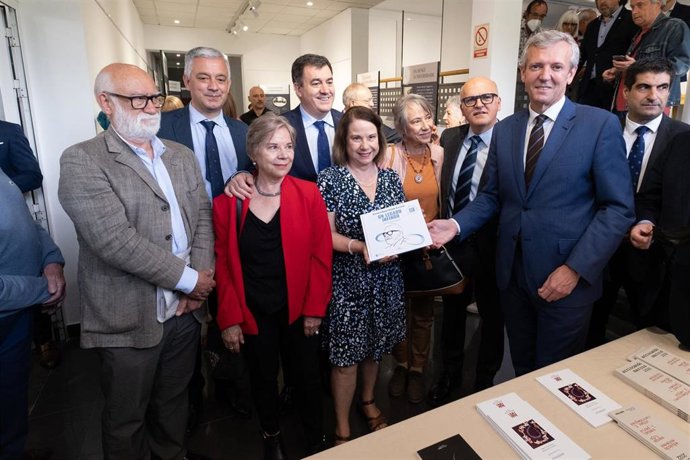 O presidente da Xunta, Alfonso Rueda, acompañado polo conselleiro de Cultura, Educación, Formación Profesional e Universidades, Román Rodríguez, preside o acto conmemorativo con motivo do Día das Letras Galegas 2022