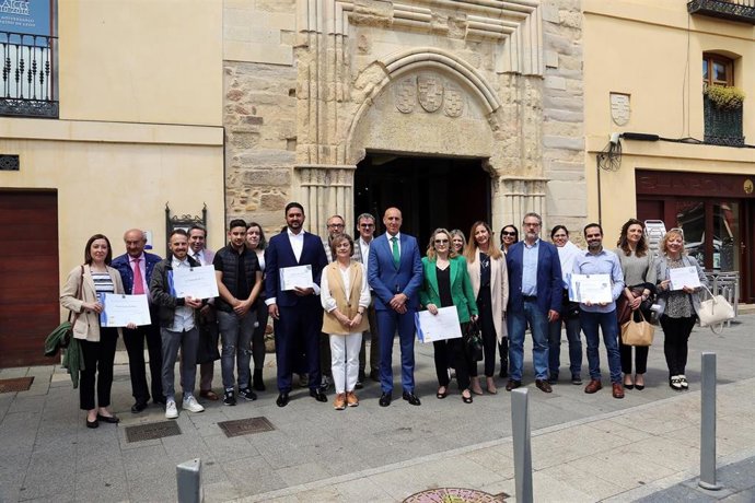 El alcalde de León, José Antonio Diez, encabeza la entrega de diplomas de calidad turística y de establecimientos preparados para la COVID-19.