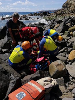 Bomberos de Gran Canaria y helicóptero del GES rescatan a un herido en la zona de Bocabarranco, en La Garita (Telde)