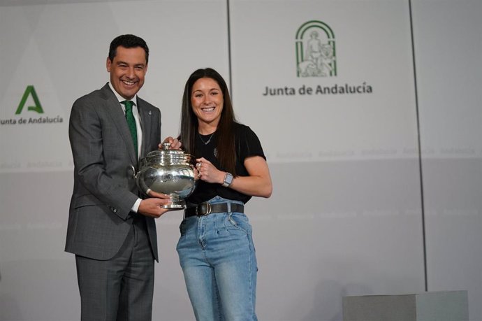 Moreno valora los éxitos del Costa del Sol Málaga como impulso al deporte femenino y a la imagen de Andalucía.
