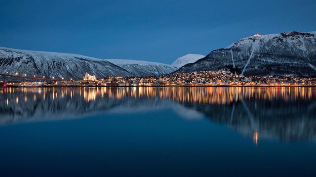 Archivo - Panorámica de Tromso, Noruega