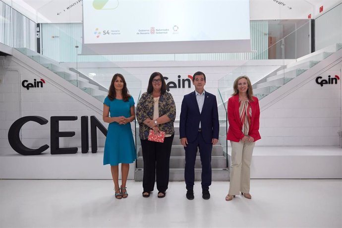 La coordinadora de CEIN, María Sanz de Galdeano; la directora gerente de Sodena, Pilar Irigoyen, el consejero Irujo y la directora general Izaskun Goñi.