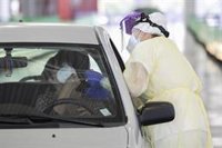 Canarias registra cinco fallecidos y más de mil contagios en mayores de 60 años