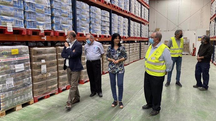 Visita de la subdelegada del Gobierno en Granada al Banco de Alimentos.