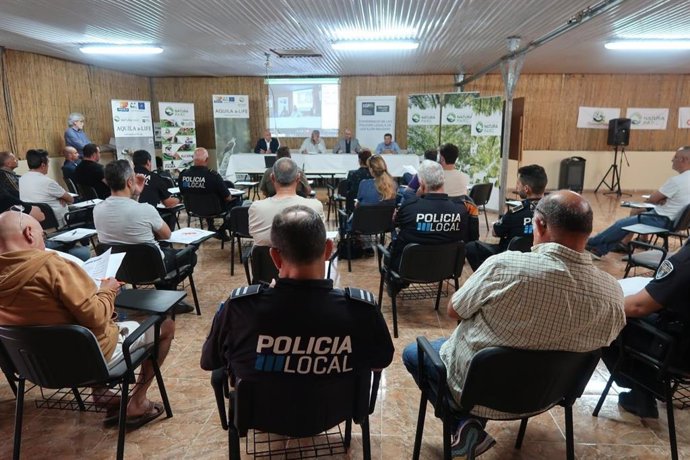 El Instituto de Seguridad Pública de Baleares celebra unas jornadas de formación sobre la gestión de la fauna doméstica en el entorno humano para policías locales.