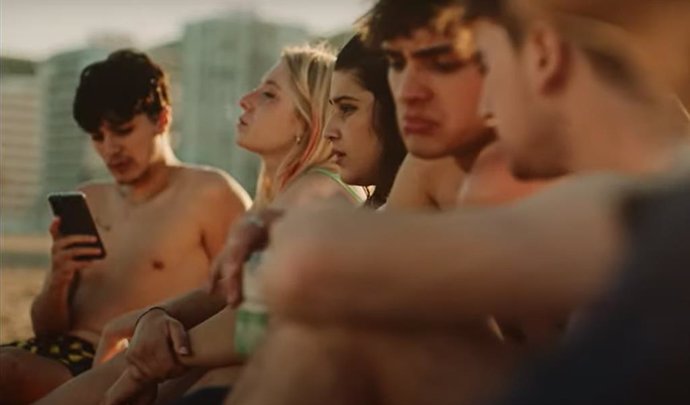 Rebeldía juvenil en el primer tráiler de Cómo mandarlo todo a la mierda, la nueva serie española de HBO Max