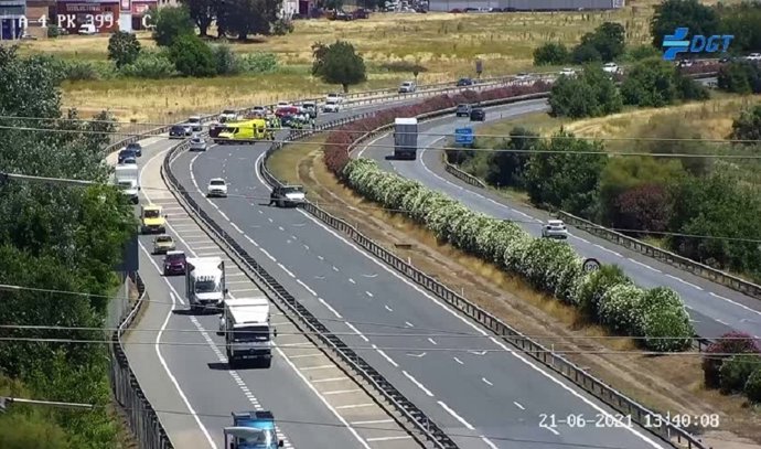 Archivo - Zona donde tuvo lugar un accidente en Córdoba el pasado año en la A-4, que es la autovía donde se sitúa el radar fijo que más multas de trafico ha impuesto en los últimos cinco años.