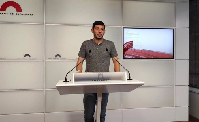 El diputat de la CUP al Parlament Xavier Pellicer en la roda de premsa