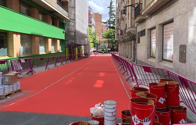 Trabajos de repintado de la calle Licenciado Vidriera.