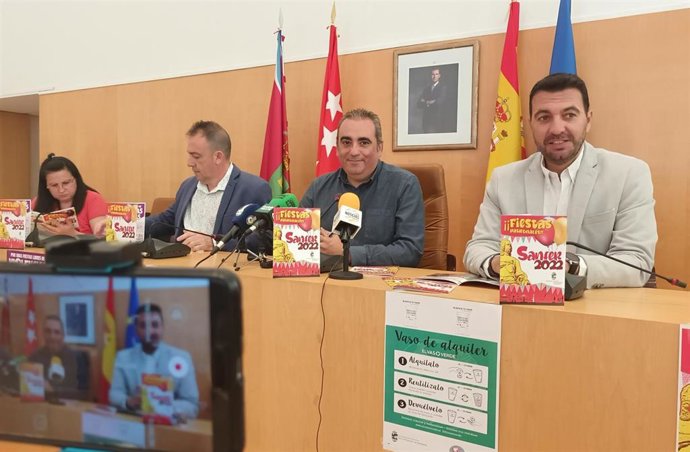 El alcalde de San Fernando, Javier Corpa, y el concejal de Cultura y Festejos, Alberto Hontecillas, presentaron las Fiestas Patronales junto a parte de su equipo de Gobierno