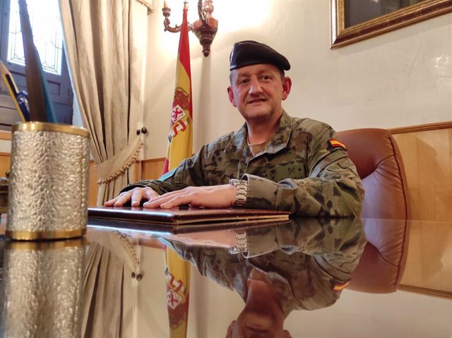 Archivo - El general jefe de la BRI X, Ignacio Olazábal, en su despacho del Gobierno Militar en Córdoba.