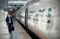 Feijóo brinda su apoyo a Moreno y dice que Andalucía es "la prueba de que hay alternativa a la improvisación" de Sánchez