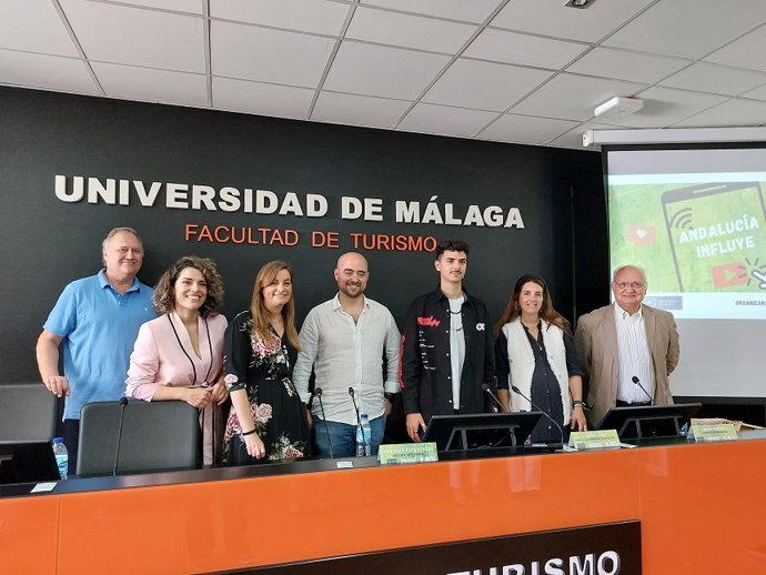 El foro 'Andalucía Influye' advierte de la necesidad de una influencia responsable en las redes sociales