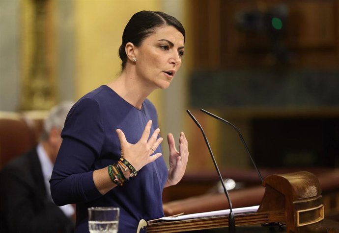 La candidata de Vox en Andalucía, Macarena Olona, interviene en una sesión plenaria, en el Congreso de los Diputados (archivo)