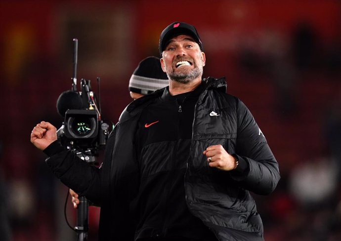 17 May 2022, United Kingdom, Southampton: Liverpool manager Jurgen Klopp celebrates victory after the English Premier League soccer match between Southampton and Liverpool at St Mary's Stadium. Photo: John Walton/PA Wire/dpa