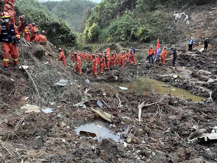 Archivo - Trabajos de búsqueda y rescate tras el siniestro de un avión de la aerolínea China Eastern Airlines en el sur de China