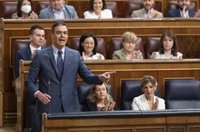 Sánchez saca al PP su "condena por corrupción" y Gamarra dice que su Gobierno nació de "un pacto diabólico" con ERC