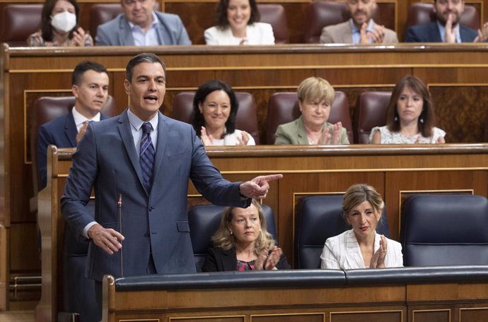 El presidente del Gobierno, Pedro Sánchez, interviene en una sesión plenaria, en el Congreso de los Diputados, a 18 de mayo de 2022, en Madrid (España). 
