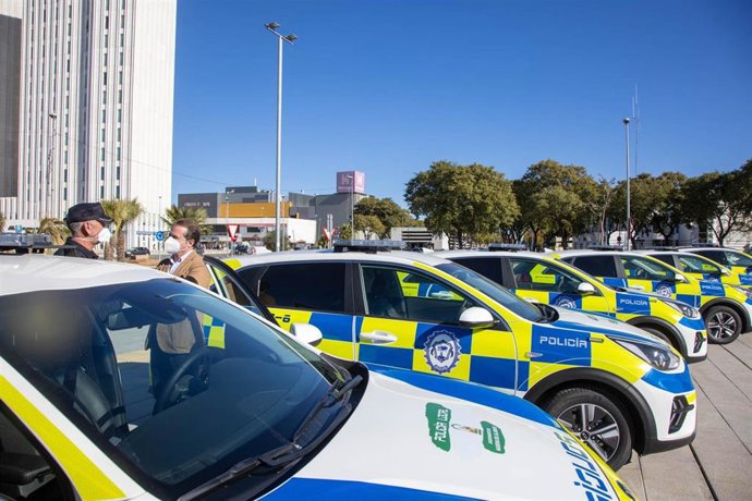 Archivo - Vehículos de la Policía Local de Mairena del Aljarafe.