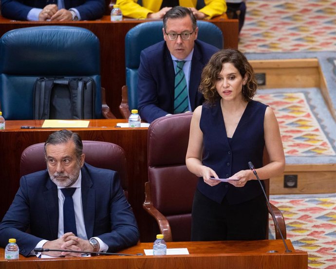 La presidenta de la Comunidad de Madrid, Isabel Díaz Ayuso, interviene durante un pleno en la Asamblea de Madrid, a 12 de mayo de 2022, en Madrid (España). 