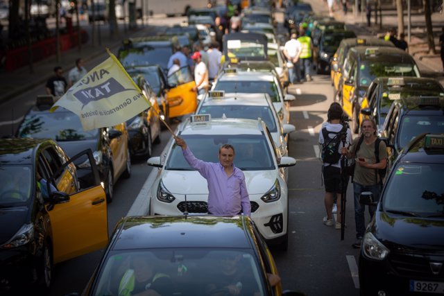 Taxistas protestando en la Gran Via de Barcelona, a miércoles 18 de mayo de 2022 en Barcelona