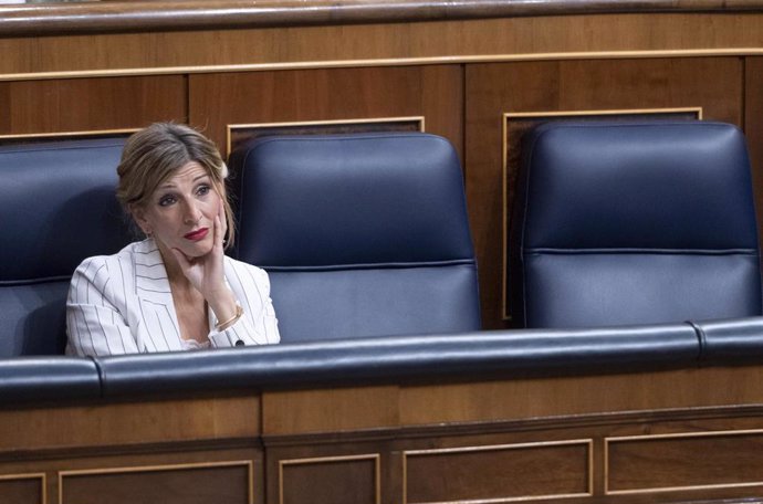 La vicepresidenta Segunda del Gobierno y Ministra de Trabajo y Economía Social, Yolanda Díaz, en una sesión plenaria, en el Congreso de los Diputados, a 18 de mayo de 2022, en Madrid (España). 