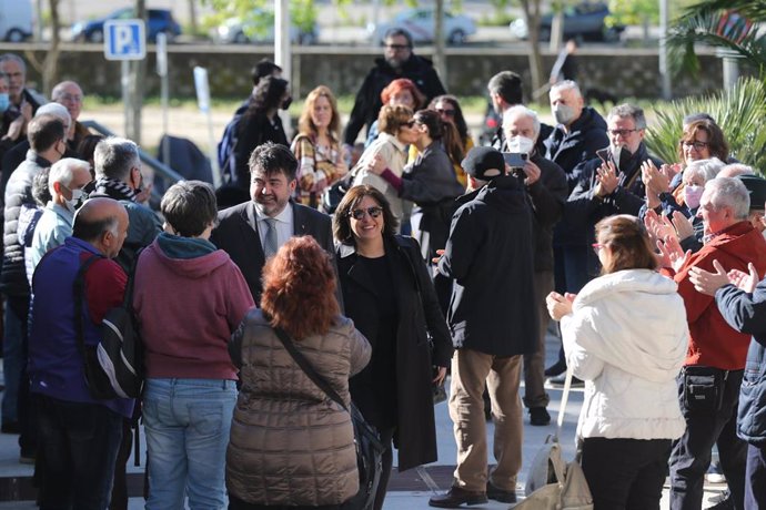 Los exconcejales de Ahora Madrid Carlos Sánchez Mato y Celia Mayer son aplaudidos a su llegada a la Audiencia Provincial de Madrid para declarar por presunta malversación en el caso Open de Tenis 