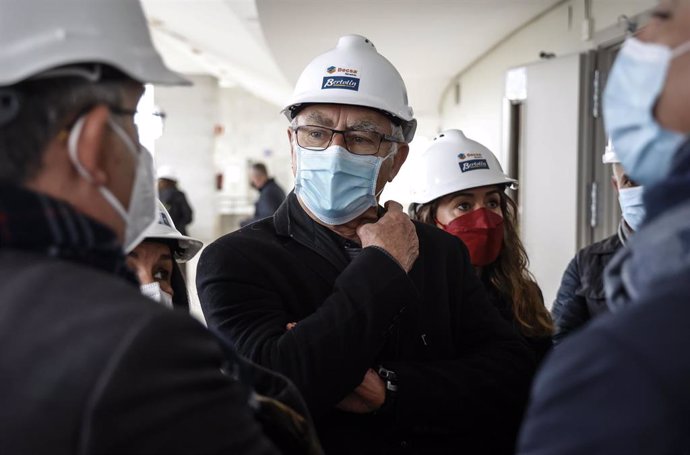 Archivo - El alcalde de Valncia, Joan Ribó, durante una visita a las obras del Palau de la Música en una imagen de archivo