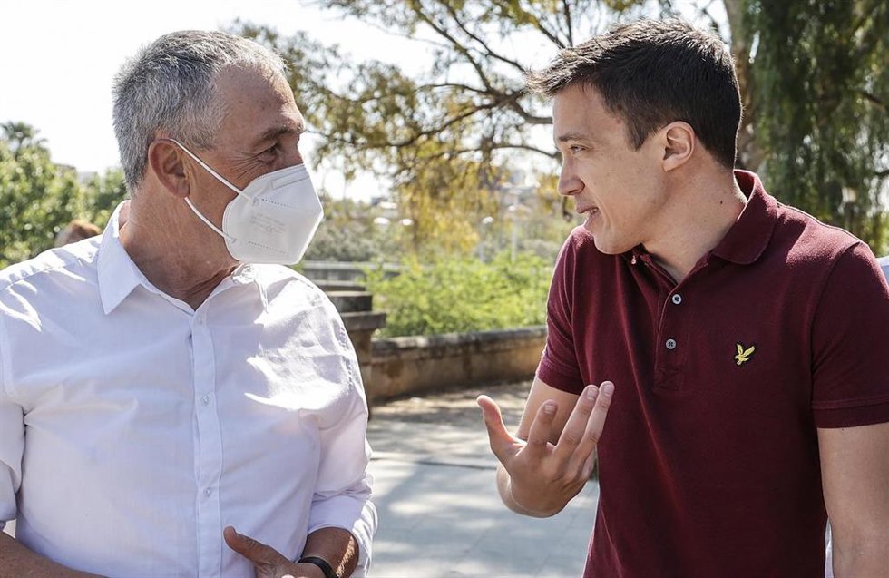 El portavoz de Compromís, Joan Baldoví (i), y el portavoz de Más País, Iñigo Errejón (d).
