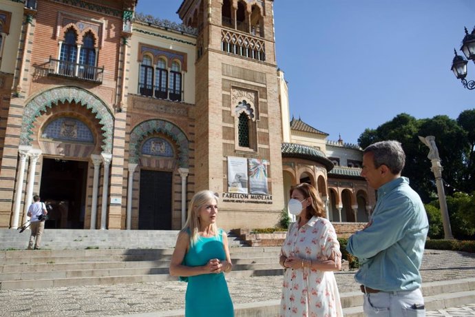 La consejera de Cultura y Patrimonio Histórico, Patricia del Pozo, visita el Museo de Artes y Costumbres Populares en Sevilla