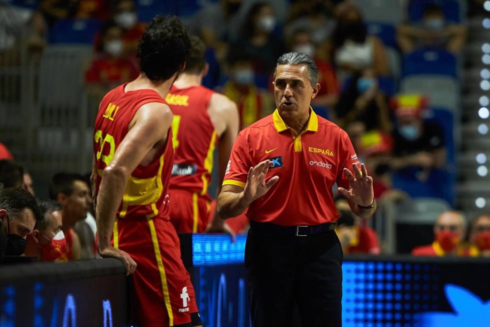 Archivo - El seleccionador nacional, Sergio Scariolo, durante un amistoso ante Francia antes de los Juegos de Tokio en 2021.