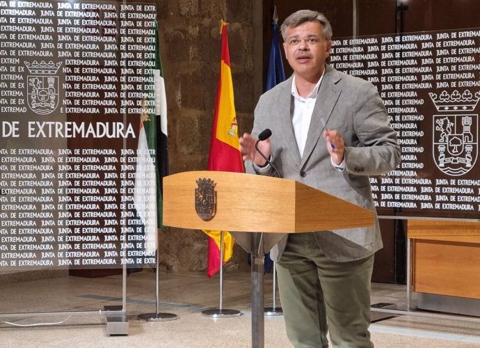 El portavoz de la Junta de Extremadura, Juan Antonio González, comparece ante los medios de comunicación