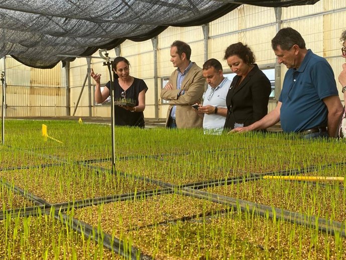La portavoz del PSC-Units en el Parlament, Alícia Romero, en una visita a la empresa Semillas Castells.