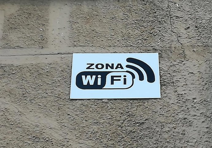 Archivo - Imagen de una señalización wifi.