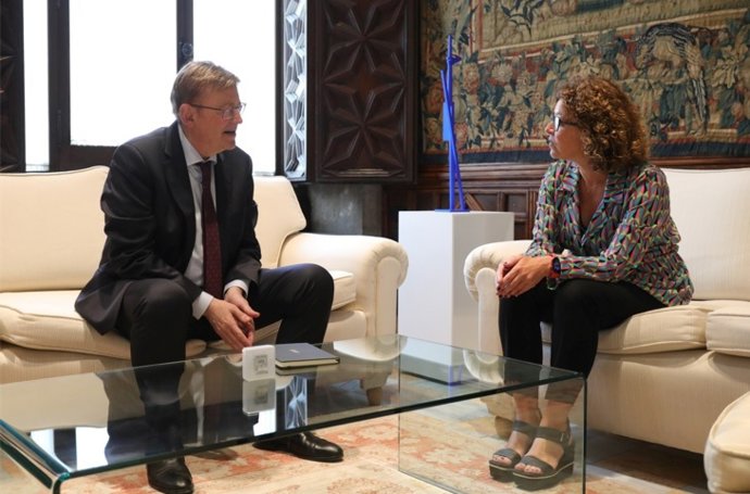 Archivo - El president de la Generalitat, Ximo Puig, recibe a la consellera de Innovación, Universidades, Ciencia y Sociedad Digital, Josefina Bueno