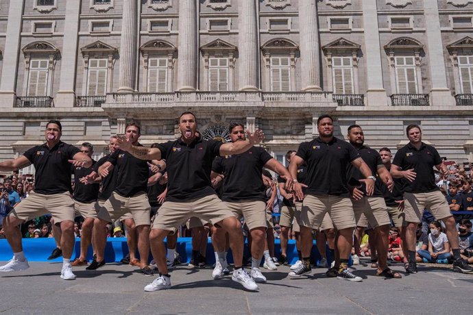 Los Classics All Blacks haciendo su famosa 'haka' en Madrid en la presentación de su partido contra la selección española